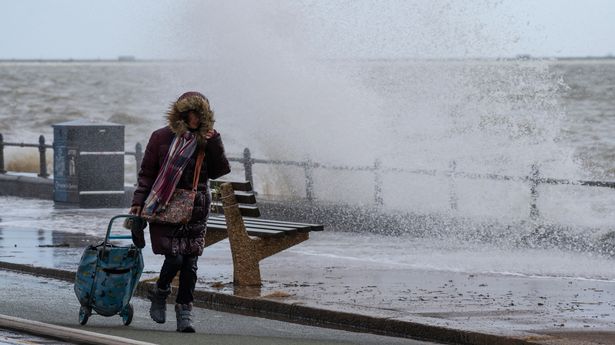 英国天气:强风和暴雨将在另一个周末席卷英国