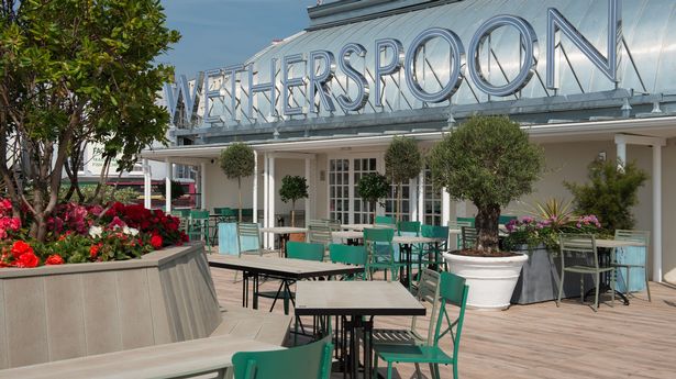 Wetherspoon老板解释了最受欢迎的饮料——这可能会让你大吃一惊